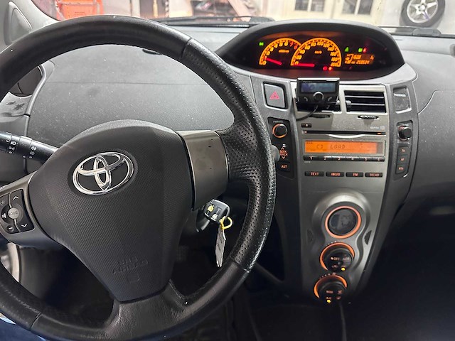 Toyota - yaris - 1.3 vvti aspiration - 06-ksb-4 - afbeelding 14 van  18