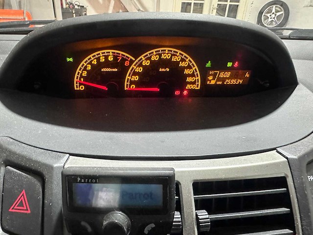 Toyota - yaris - 1.3 vvti aspiration - 06-ksb-4 - afbeelding 2 van  18