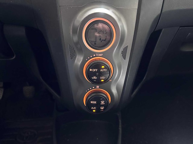 Toyota - yaris - 1.3 vvti aspiration - 06-ksb-4 - afbeelding 3 van  18