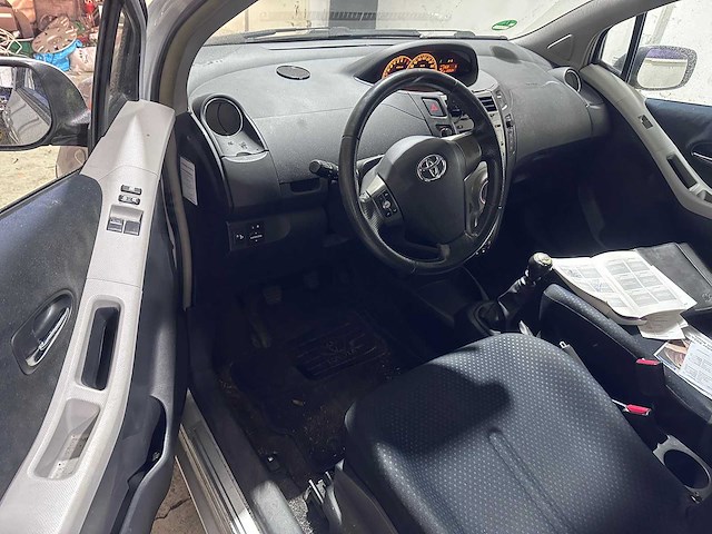Toyota - yaris - 1.3 vvti aspiration - 06-ksb-4 - afbeelding 11 van  18