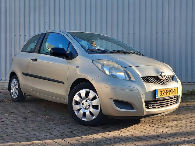 Toyota - yaris - 1.3 vvti comfort - personenauto - afbeelding 1 van  11
