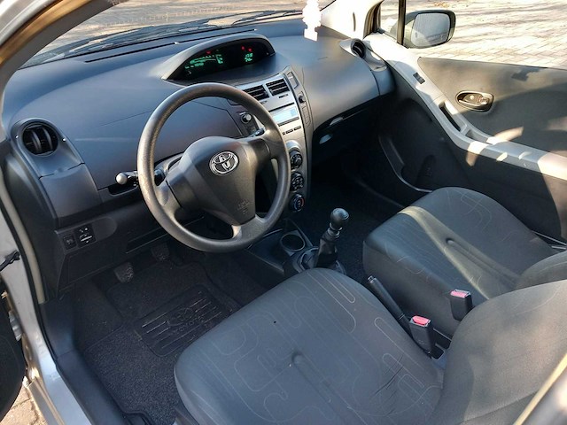 Toyota - yaris - 1.3 vvti comfort - personenauto - afbeelding 4 van  11