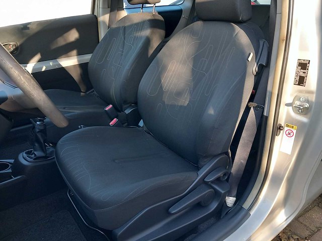 Toyota - yaris - 1.3 vvti comfort - personenauto - afbeelding 7 van  11