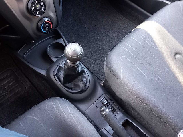 Toyota - yaris - 1.3 vvti comfort - personenauto - afbeelding 11 van  11