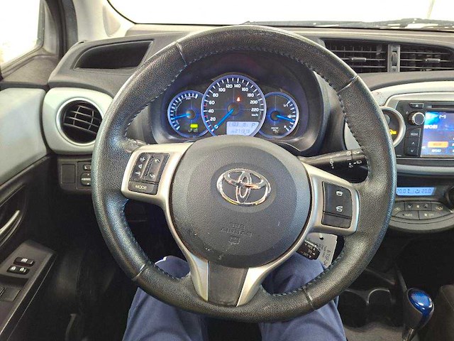 Toyota - yaris - 1.5 full hybrid asp. - car - 2014 - afbeelding 2 van  18