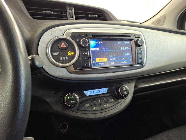 Toyota - yaris - 1.5 full hybrid asp. - car - 2014 - afbeelding 3 van  18