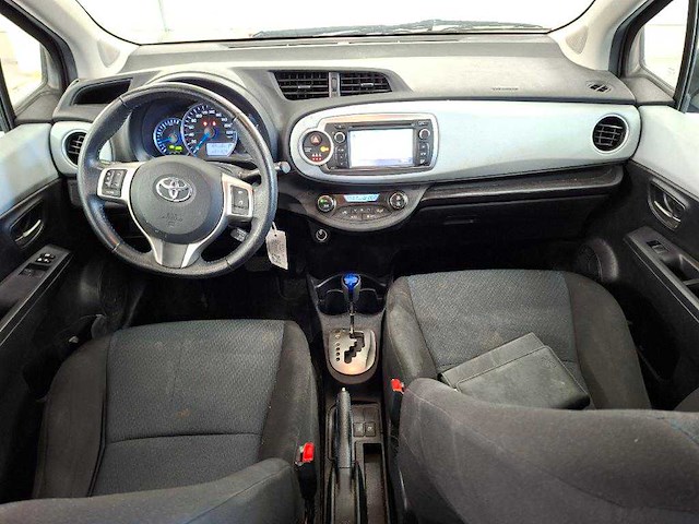 Toyota - yaris - 1.5 full hybrid asp. - car - 2014 - afbeelding 16 van  18