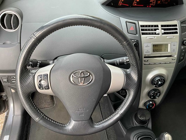Toyota - yaris - 1.8 vvti ts - personenauto - 2007 - afbeelding 9 van  27
