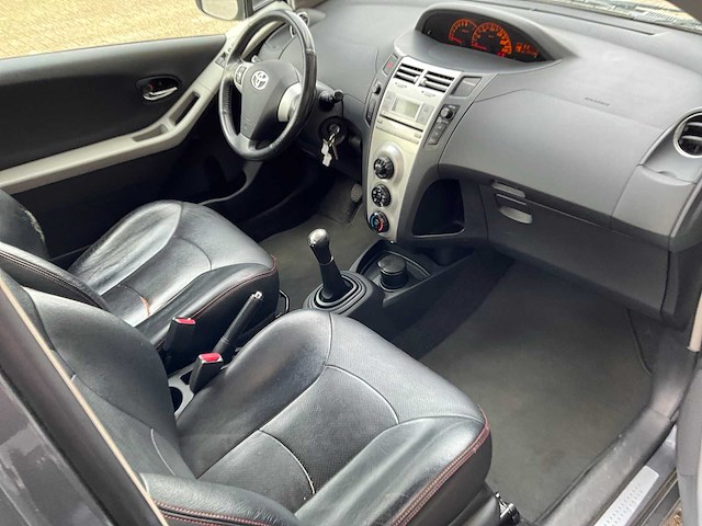 Toyota - yaris - 1.8 vvti ts - personenauto - 2007 - afbeelding 10 van  27