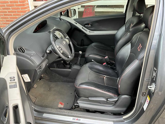 Toyota - yaris - 1.8 vvti ts - personenauto - 2007 - afbeelding 1 van  27