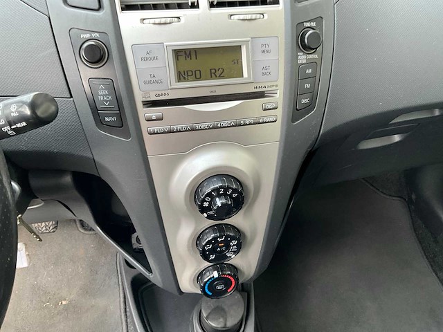 Toyota - yaris - 1.8 vvti ts - personenauto - 2007 - afbeelding 3 van  27
