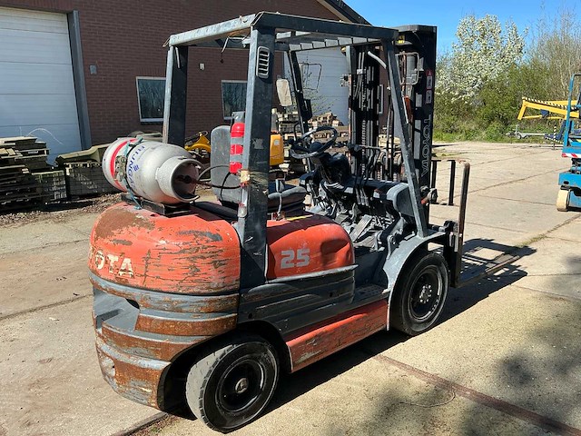 Toyota 02 6fgl 25 vorkheftruck - afbeelding 15 van  20