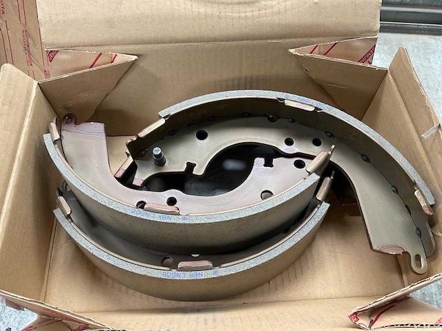 Toyota 04495-26230 shoe kit (2x) - afbeelding 1 van  3