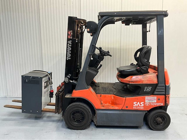 Toyota 7fb15 vorkheftruck- freelift - sideshift - acculader - 5391 uur - afbeelding 2 van  3