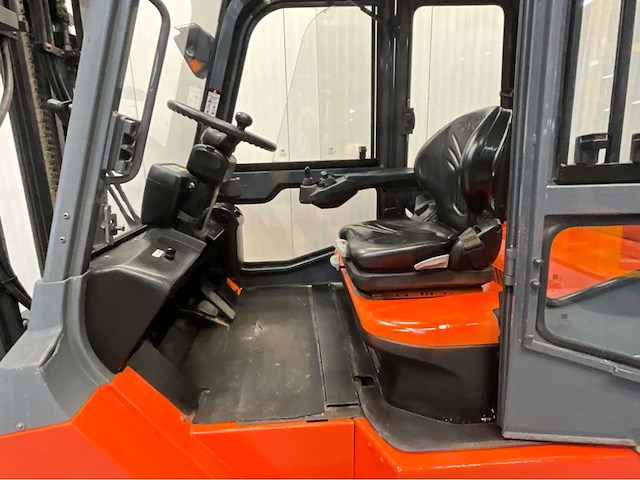 Toyota 7fbmf50 - vorkheftruck sideshift - vorkenversteller tot buiten het vorkenbord - afbeelding 4 van  17