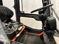 Toyota 7fbmf50 - vorkheftruck sideshift - vorkenversteller tot buiten het vorkenbord - afbeelding 6 van  17