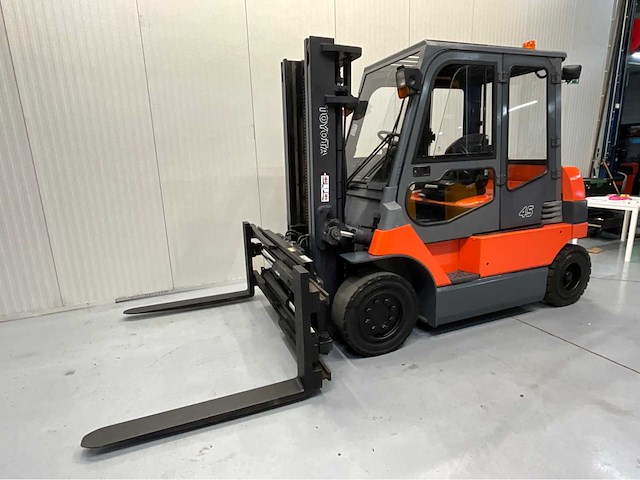 Toyota 7fbmf50 - vorkheftruck sideshift - vorkenversteller tot buiten het vorkenbord - afbeelding 1 van  3