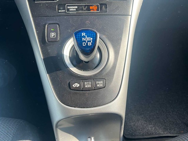 Toyota auris - 1.8 full hybrid asp. automaat, 90-ngt-3 - afbeelding 1 van  4