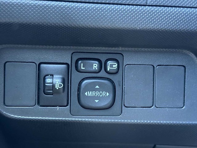 Toyota auris 1.8 full hybrid dynamic 2011 | 91-pnt-7 i - afbeelding 4 van  28