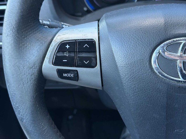 Toyota auris 1.8 full hybrid dynamic 2011 | 91-pnt-7 i - afbeelding 11 van  28