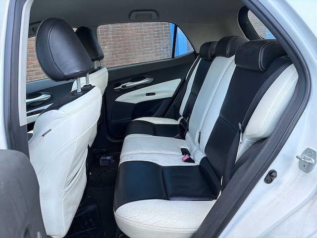 Toyota auris 1.8 full hybrid dynamic 2011 | 91-pnt-7 i - afbeelding 18 van  28