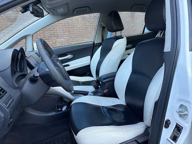 Toyota auris 1.8 full hybrid dynamic 2011 | 91-pnt-7 i - afbeelding 23 van  28