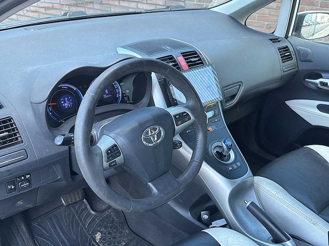 Toyota auris 1.8 full hybrid dynamic 2011 | 91-pnt-7 i - afbeelding 25 van  28