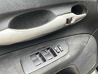 Toyota auris 2.0 d-4d luna business | 12-khh-2 - afbeelding 1 van  26