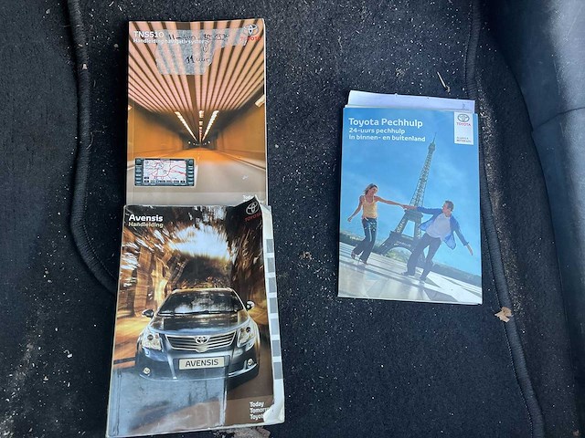 Toyota avensis wagon 2.0 d-4d business 2011 | 77-pjp-6 - afbeelding 17 van  25