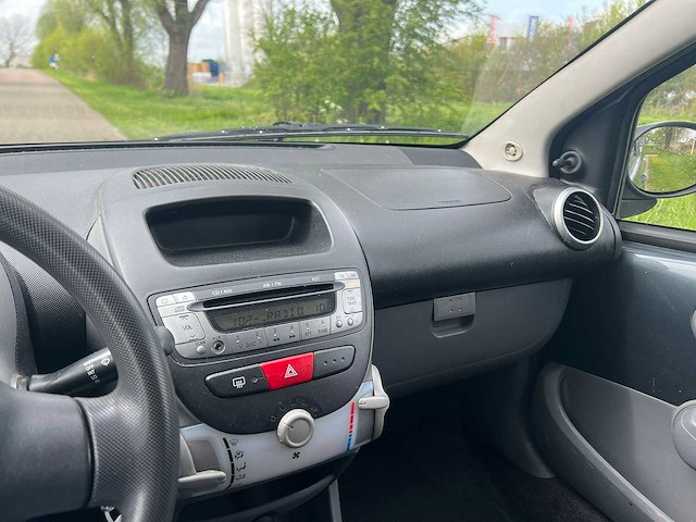 Toyota aygo - 1.0-12v + , 19-xk-sg - afbeelding 2 van  15