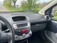 Toyota aygo - 1.0-12v + , 19-xk-sg - afbeelding 2 van  15