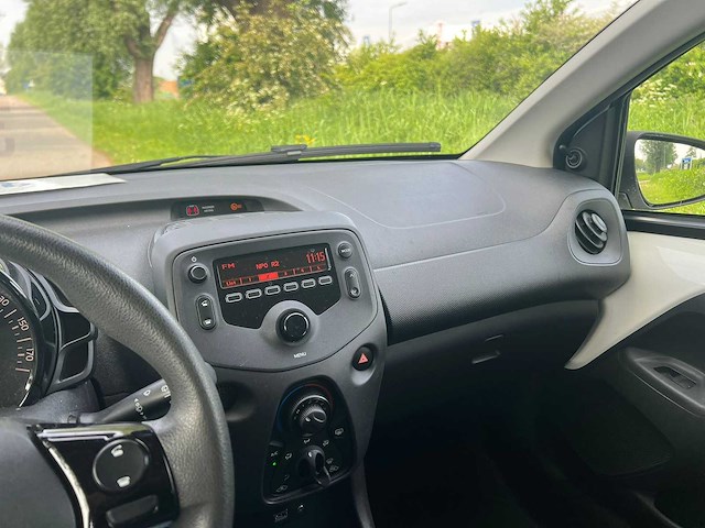 Toyota aygo - 1.0 vvt-i x-fun , zb-939-b - afbeelding 7 van  18