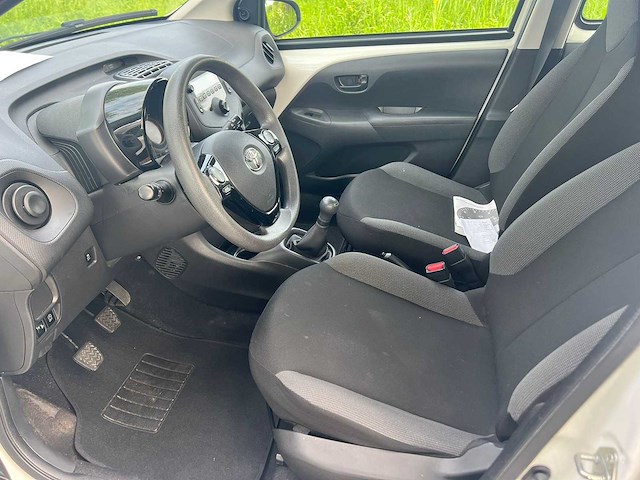 Toyota aygo - 1.0 vvt-i x-fun , zb-939-b - afbeelding 11 van  18