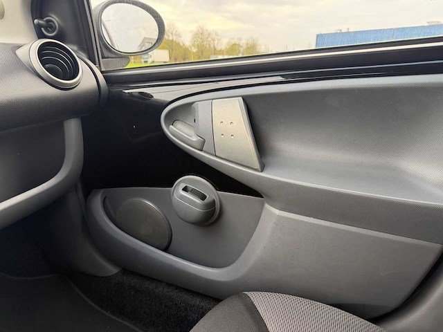 Toyota aygo 1.0-12v + , 28-hhd-6 - afbeelding 10 van  16