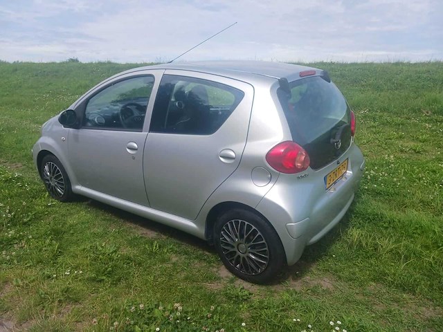 Toyota aygo 1.0-12v , 3-zrt-79 - afbeelding 3 van  12