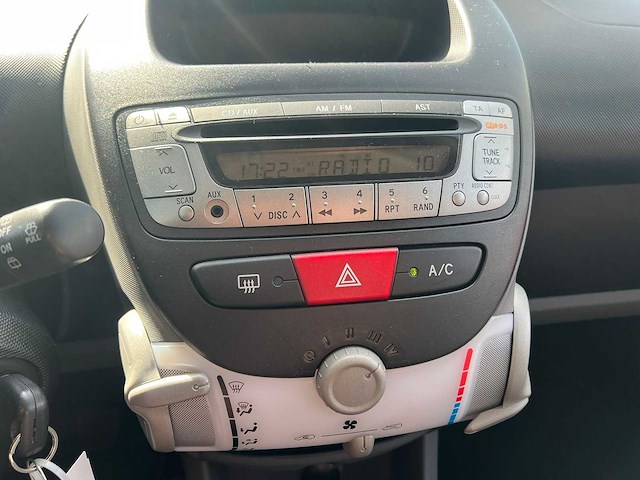 Toyota aygo 1.0-12v + , 35-hfl-7 - afbeelding 13 van  19