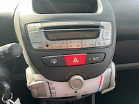 Toyota aygo 1.0-12v + , 35-hfl-7 - afbeelding 13 van  19