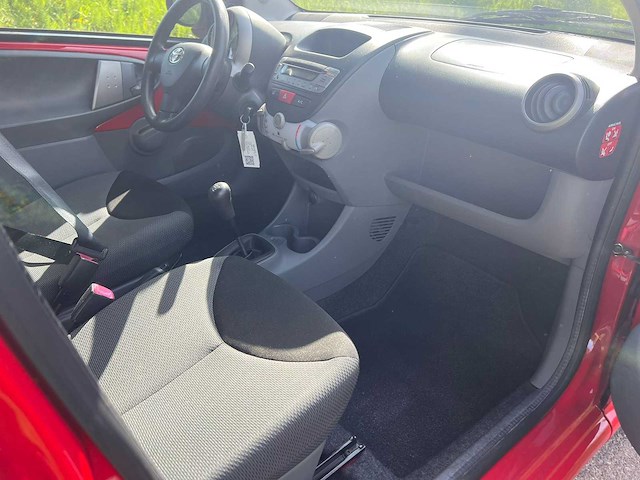 Toyota aygo 1.0-12v + , 35-hfl-7 - afbeelding 19 van  19