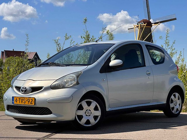 Toyota aygo 1.0-12v, 4-tvs-92 - afbeelding 1 van  11