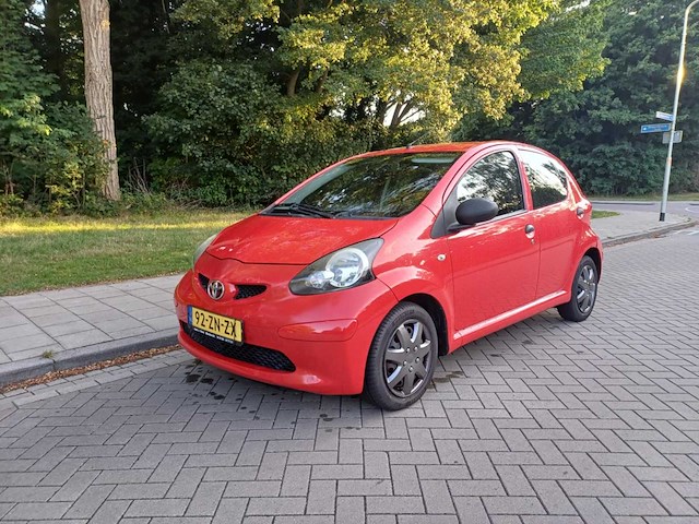 Toyota aygo 1.0-12v , 92-zn-zx - afbeelding 1 van  8