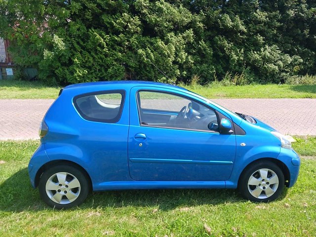Toyota aygo 1.0-12v access , kb-178-x - afbeelding 1 van  4