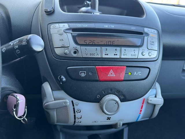 Toyota aygo 1.0-12v air-cool hn-815-l - afbeelding 2 van  2