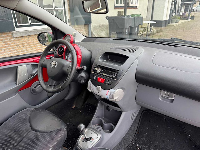 Toyota aygo 1.0-12v aspir. red air automaat 09-nhh-1 - afbeelding 4 van  18