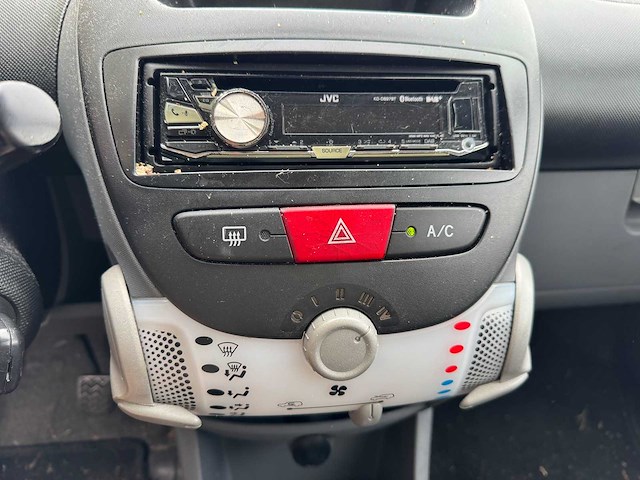 Toyota aygo 1.0-12v aspir. red air automaat 09-nhh-1 - afbeelding 7 van  18