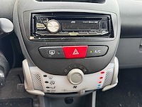 Toyota aygo 1.0-12v aspir. red air automaat 09-nhh-1 - afbeelding 7 van  18