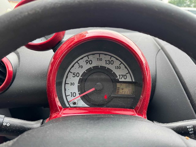 Toyota aygo 1.0-12v aspir. red air automaat 09-nhh-1 - afbeelding 8 van  18