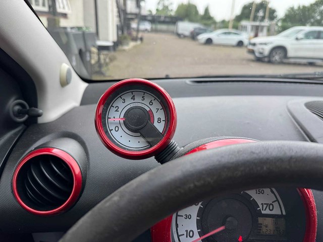 Toyota aygo 1.0-12v aspir. red air automaat 09-nhh-1 - afbeelding 9 van  18
