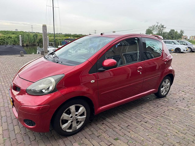 Toyota aygo 1.0-12v aspir. red air automaat 09-nhh-1 - afbeelding 1 van  18