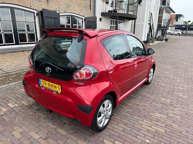 Toyota aygo 1.0-12v aspir. red air automaat 09-nhh-1 - afbeelding 12 van  18