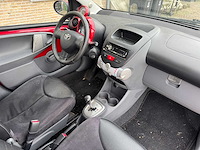 Toyota aygo 1.0-12v aspir. red air automaat 09-nhh-1 - afbeelding 15 van  18